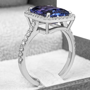 4.60Ct Violetish Blue Tanzanite & 0.50Ct Diamonds - 14 kt. White gold - Ring