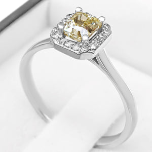 0.81 Cttw Fancy Diamond - 14 kt. White gold - Ring